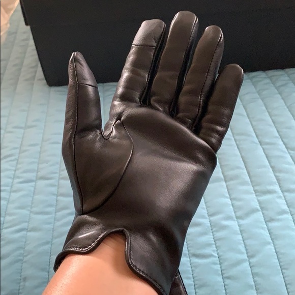 Coach Quilted Sculpted Leather Tech Gloves Black - Picture 10 of 10